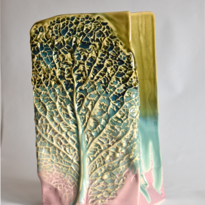 vas înalt cu frunză